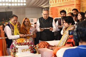 मुख्यमंत्री विष्णुदेव साय दिव्य श्री हनुमंत कथा समारोह में हुए शामिल मुख्यमंत्री विष्णुदेव साय दिव्य श्री हनुमंत कथा समारोह में हुए शामिल