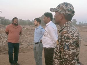 दुर्ग जिले में धान संग्रहण केंद्रों की तैयारी का कलेक्टर अभिजीत सिंह ने किया निरीक्षण 