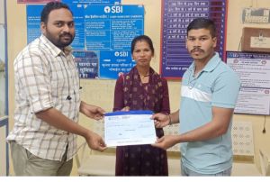   &rsquo;बिहान योजना से जुड़ी महिला समूह की सदस्य के परिवार को मिला प्रधानमंत्री जीवन ज्योति बीमा का लाभ