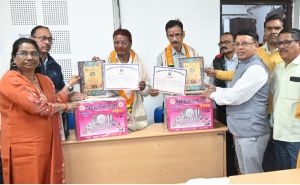 निगम प्रशासन ने 4 कर्मचारियों को दी ससम्मान विदाई निगम प्रशासन ने 4 कर्मचारियों को दी ससम्मान विदाई