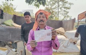 समय पर भुगतान, मजबूत भविष्य: किसान दुर्गाप्रसाद के चेहरे पर आत्मविश्वास और संतोष की मुस्कान समय पर भुगतान, मजबूत भविष्य: किसान दुर्गाप्रसाद के चेहरे पर आत्मविश्वास और संतोष की मुस्कान