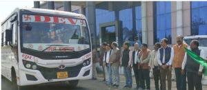 मंत्री रामविचार नेताम ने विद्यार्थियों की शैक्षणिक भ्रमण बस को हरी झंडी दिखाकर किया रवाना