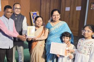  विदेशों में भी खोलें जाएं मराठी साहित्यिक स्&zwj;पर्धाओं के परीक्षा केंद्र: अमीन