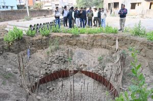  निगम आयुक्त ने निर्माणाधीन पानी टंकी, सफाई व्यवस्था और उद्यानों का लिया जायजा