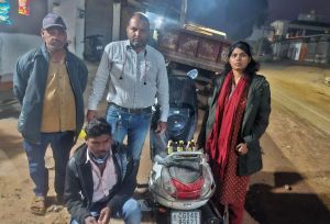 आबकारी विभाग की कार्रवाई, 5.76 बल्क लीटर अवैध देशी मदिरा व स्कूटी जब्त आबकारी विभाग की कार्रवाई, 5.76 बल्क लीटर अवैध देशी मदिरा व स्कूटी जब्त