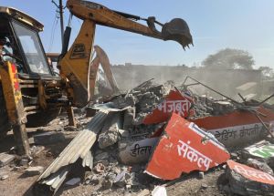 नगर निगम ने आमासिवनी बाजार में दुकान को तोडकर शासकीय भूमि को किया कब्जामुक्त नगर निगम ने आमासिवनी बाजार में दुकान को तोडकर शासकीय भूमि को किया कब्जामुक्त