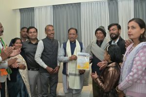  मुख्यमंत्री  ने पीएम सूर्यघर मुफ्त बिजली योजना के अंतर्गत स्थापित सोलर सिस्टम का किया निरीक्षण