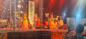 तीन दिनी बेलतरा महोत्सव का रंगारंग समापन, कलाकारों ने बांधा समा तीन दिनी बेलतरा महोत्सव का रंगारंग समापन, कलाकारों ने बांधा समा