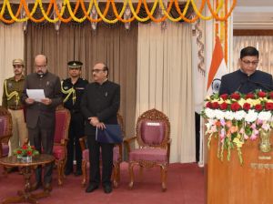 राज्यपाल ने अमिताभ जैन को मुख्य सूचना आयुक्त एवं श्री अग्रवाल और श्री मिश्रा को राज्य सूचना आयुक्त पद की शपथ दिलाई राज्यपाल ने अमिताभ जैन को मुख्य सूचना आयुक्त एवं श्री अग्रवाल और श्री मिश्रा को राज्य सूचना आयुक्त पद की शपथ दिलाई