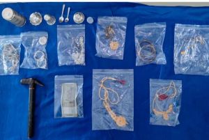 झलमला में दो चोरियों के आरोपी 24 घंटे में गिरफ्तार, 8 लाख 52 हजार रुपये का माल बरामद झलमला में दो चोरियों के आरोपी 24 घंटे में गिरफ्तार, 8 लाख 52 हजार रुपये का माल बरामद