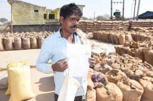 कृषक देवनारायण की धान की उपज राशि बेटियों की पढ़ाई और विवाह में सहायक कृषक देवनारायण की धान की उपज राशि बेटियों की पढ़ाई और विवाह में सहायक