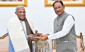 मुख्यमंत्री विष्णुदेव साय से राज्यसभा के उप सभापति हरिवंश ने की सौजन्य मुलाकात मुख्यमंत्री विष्णुदेव साय से राज्यसभा के उप सभापति हरिवंश ने की सौजन्य मुलाकात