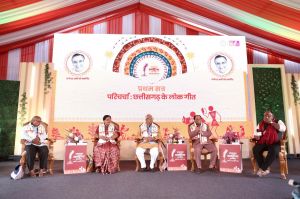 लोक साहित्य जन–जीवन की गहरी अनुभूतियों से उपजा समृद्ध साहित्य लोक साहित्य जन–जीवन की गहरी अनुभूतियों से उपजा समृद्ध साहित्य