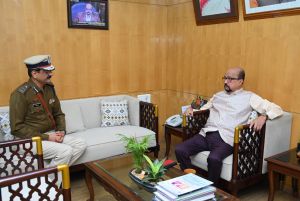 राज्यपाल से नवनियुक्त पुलिस कमिश्नर ने की सौजन्य भेंट राज्यपाल से नवनियुक्त पुलिस कमिश्नर ने की सौजन्य भेंट