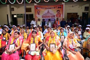 अयोध्या दर्शन कर लौटे तीर्थ यात्रियों का उपमुख्यमंत्री कार्यालय में हुआ भव्य स्वागत अयोध्या दर्शन कर लौटे तीर्थ यात्रियों का उपमुख्यमंत्री कार्यालय में हुआ भव्य स्वागत