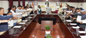 लोकभवन के अधिकारियों एवं कर्मचारियों ने ली राष्ट्रीय मतदाता दिवस की शपथ लोकभवन के अधिकारियों एवं कर्मचारियों ने ली राष्ट्रीय मतदाता दिवस की शपथ
