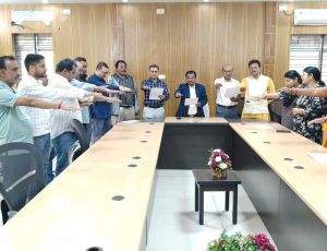 राष्ट्रीय मतदाता दिवस पर कुशाभाऊ ठाकरे विश्वविद्यालय में दिलाई गई मतदान की शपथ राष्ट्रीय मतदाता दिवस पर कुशाभाऊ ठाकरे विश्वविद्यालय में दिलाई गई मतदान की शपथ