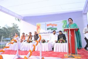 महापौर ने रायपुर नगर निगम मुख्यालय भवन के प्रांगण में फहराया राष्ट्रध्वज महापौर ने रायपुर नगर निगम मुख्यालय भवन के प्रांगण में फहराया राष्ट्रध्वज