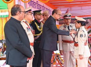 राज्यपाल ने गणतंत्र दिवस समारोह में वीरता, शौर्य एवं उत्कृष्ट सेवा के लिए किया सम्मानित राज्यपाल ने गणतंत्र दिवस समारोह में वीरता, शौर्य एवं उत्कृष्ट सेवा के लिए किया सम्मानित
