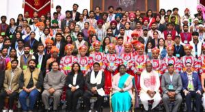 राष्ट्रपति भवन में छत्तीसगढ़ की झांकी कलाकारों का सम्मान राष्ट्रपति भवन में छत्तीसगढ़ की झांकी कलाकारों का सम्मान