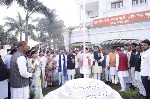 क्षेत्रीय संगठन महामंत्री श्री जम्वाल और प्रदेश अध्यक्ष श्री देव ने भाजपा कार्यालय में फहराया तिरंगा क्षेत्रीय संगठन महामंत्री श्री जम्वाल और प्रदेश अध्यक्ष श्री देव ने भाजपा कार्यालय में फहराया तिरंगा