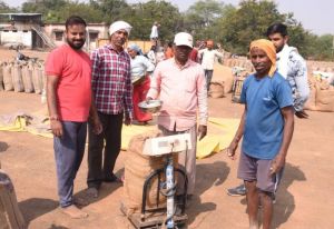 राजनांदगांव जिले में धान की खरीदी अभियान से किसानों में हर्ष का माहौल राजनांदगांव जिले में धान की खरीदी अभियान से किसानों में हर्ष का माहौल