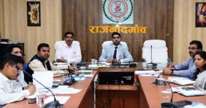 शासन की जनकल्याणकारी योजनाओं के जमीनी स्तर पर क्रियान्वयन के लिए अधिकारी करें फिल्ड विजिट : कलेक्टर शासन की जनकल्याणकारी योजनाओं के जमीनी स्तर पर क्रियान्वयन के लिए अधिकारी करें फिल्ड विजिट : कलेक्टर