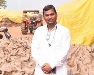 शासन द्वारा पूरा धान खरीदने से किसान देवल साहू के चेहरे में झलकी खुशी शासन द्वारा पूरा धान खरीदने से किसान देवल साहू के चेहरे में झलकी खुशी