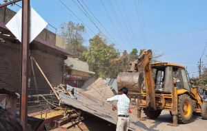 अवैध अतिक्रमण पर निगम ने किया कार्रवाई अवैध अतिक्रमण पर निगम ने किया कार्रवाई