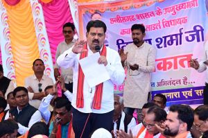  उप मुख्यमंत्री  विजय शर्मा ने जिले के अंतिम छोर के सुदूर वनांचल में लगाई चौपाल, लोगों से किया जनसंवाद