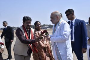 केन्द्रीय गृह मंत्री अमित शाह का जगदलपुर के मां दंतेश्वरी एयरपोर्ट में आत्मीय स्वागत केन्द्रीय गृह मंत्री अमित शाह का जगदलपुर के मां दंतेश्वरी एयरपोर्ट में आत्मीय स्वागत