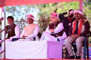 स्कूली बच्चों की प्रस्तुति से प्रभावित हुए केंद्रीय गृह मंत्री श्री शाह , ताली बजाकर बढ़ाया उत्साह स्कूली बच्चों की प्रस्तुति से प्रभावित हुए केंद्रीय गृह मंत्री श्री शाह , ताली बजाकर बढ़ाया उत्साह