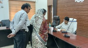  पीएम किसान सम्मान निधि की राशि नहीं मिलने से किसान परेशान, दिया आवेदन