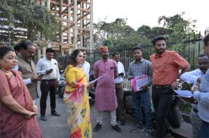 जलबोर्ड और जोन टीम और पार्षदों के साथ महापौर मीनल पहुँची चंगोराभाठा