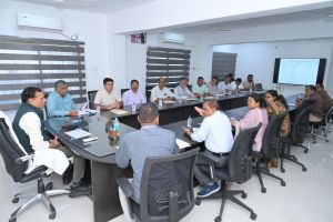 गन्ने एवं मिलेट्स फसलों की खेती को बढ़ावा देवें - संभाग आयुक्त श्री राठौर