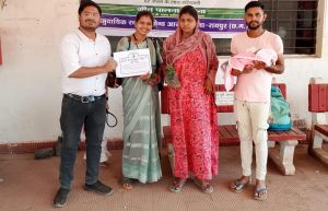 पर्यावरण संरक्षण का संदेश, प्रसूता माताओं को हरियाली की भेंट