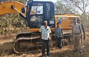 अवैध रेत उत्खनन पर बड़ी कार्रवाई, 2 चैन माउंटेन मशीन एवं  3 ट्रैक्टर जब्त