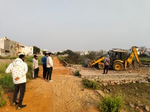 नगर निगम ने सड्डू में लगभग 6 एकड़ निजी भूमि पर की जा रही अवैध प्लाटिंग पर तत्काल रोक लगायी नगर निगम ने सड्डू में लगभग 6 एकड़ निजी भूमि पर की जा रही अवैध प्लाटिंग पर तत्काल रोक लगायी