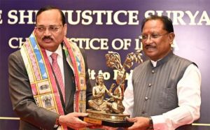 मुख्यमंत्री साय ने भारत के मुख्य न्यायाधीश न्यायमूर्ति सूर्यकांत का किया आत्मीय स्वागत