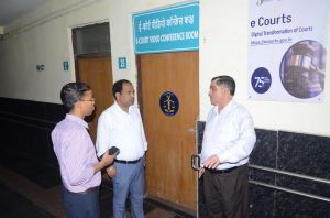  कलेक्टर ने ई-कोर्ट वीडियो कॉन्फ्रेंस कक्ष का किया निरीक्षण, अव्यवस्था पर जताई नाराजगी