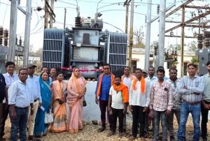  खड़गाँव क्षेत्र को मिलेगी बेहतर बिजली, जनपद पंचायत अध्यक्ष  ने अतिरिक्त पावर ट्रांसफार्मर का किया शुभारंभ