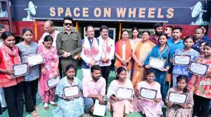   'स्पेस ऑन व्हील्स' बना जशपुर के बच्चों के लिए अंतरिक्ष ज्ञान का चलता-फिरता विद्यालय