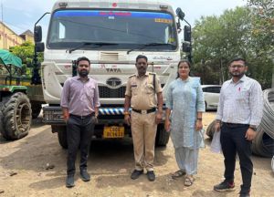 रेत का अवैध परिवहन करने पर हाईवा जप्त रेत का अवैध परिवहन करने पर हाईवा जप्त