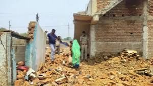 बेमेतरा में दीवार ढहने से दो बहनों की मौत, महिला घायल बेमेतरा में दीवार ढहने से दो बहनों की मौत, महिला घायल