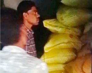 उर्वरकों की कालाबाजारी पर राज्य सरकार का जीरो टॉलरेंस उर्वरकों की कालाबाजारी पर राज्य सरकार का जीरो टॉलरेंस