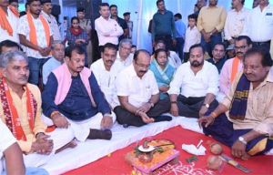 प्रधानमंत्री नरेंद्र मोदी की गारंटी और मुख्यमंत्री विष्णु देव साय के सुशासन से तेज गति से हो रहा विकास : अरुण साव प्रधानमंत्री नरेंद्र मोदी की गारंटी और मुख्यमंत्री विष्णु देव साय के सुशासन से तेज गति से हो रहा विकास : अरुण साव