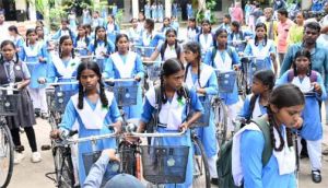 सुशासन का पहिया: सरस्वती सायकल योजना से संवर रहा छत्तीसगढ़ की बेटियों का भविष्य सुशासन का पहिया: सरस्वती सायकल योजना से संवर रहा छत्तीसगढ़ की बेटियों का भविष्य