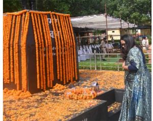 कोरकोट्टी में हुई नक्सल घटना में शहीद पुलिस अधिकारी-जवानों को दी गई श्रद्धांजलि कोरकोट्टी में हुई नक्सल घटना में शहीद पुलिस अधिकारी-जवानों को दी गई श्रद्धांजलि