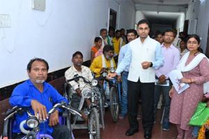 जनदर्शन में दिव्यांग नोहर दास को त्वरित रूप से मिली ट्राइसाइकिल जनदर्शन में दिव्यांग नोहर दास को त्वरित रूप से मिली ट्राइसाइकिल