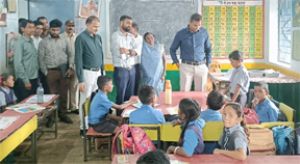 जिला पंचायत सीईओ ने डौंडीलोहारा विकासखंड के विभिन्न ग्रामों का किया औचक निरीक्षण जिला पंचायत सीईओ ने डौंडीलोहारा विकासखंड के विभिन्न ग्रामों का किया औचक निरीक्षण